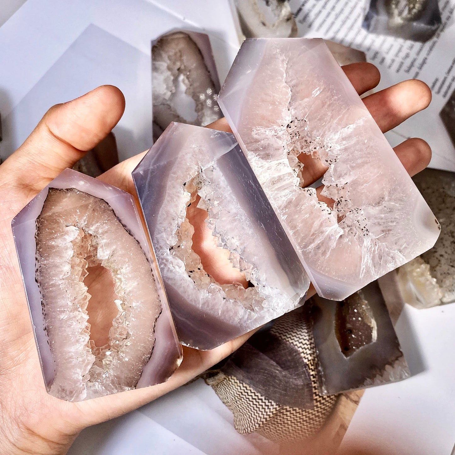 Natural Geode Agate Crystal Point – Healing Gemstone for Home & Office Décor