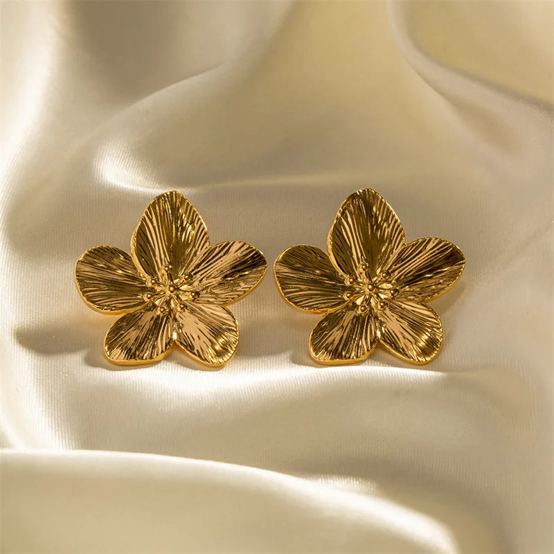 Vintage Gold Flower Stud Earrings – Geometric Statement Jewelry for Women