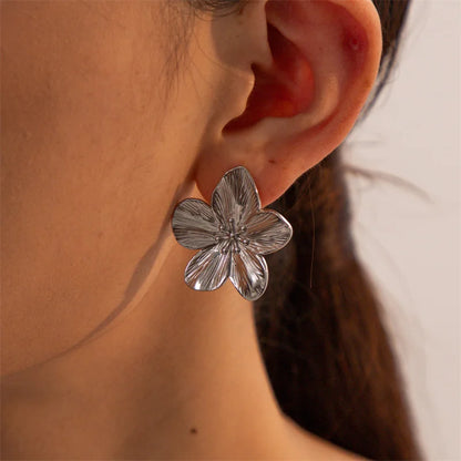Vintage Gold Flower Stud Earrings – Geometric Statement Jewelry for Women