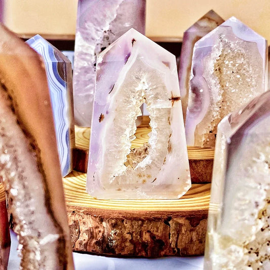 Natural Geode Agate Crystal Point – Healing Gemstone for Home & Office Décor