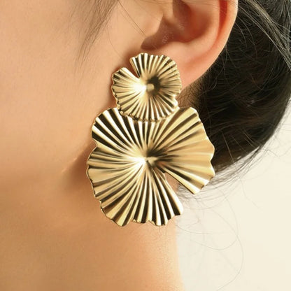 Vintage Gold Flower Stud Earrings – Geometric Statement Jewelry for Women