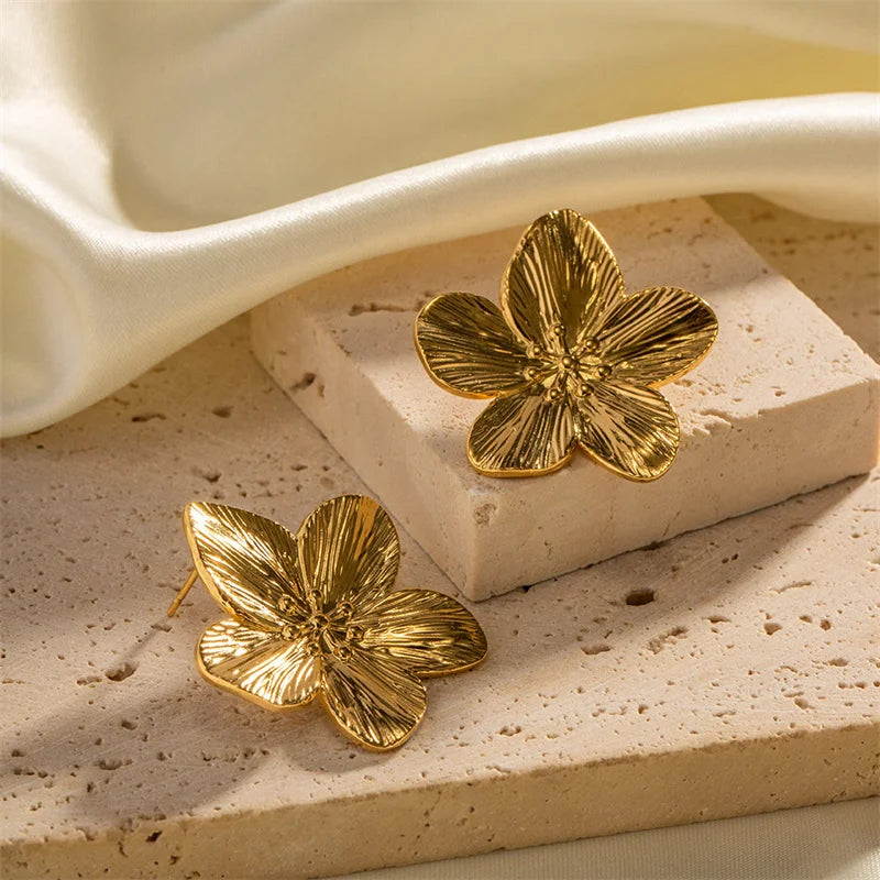 Vintage Gold Flower Stud Earrings – Geometric Statement Jewelry for Women