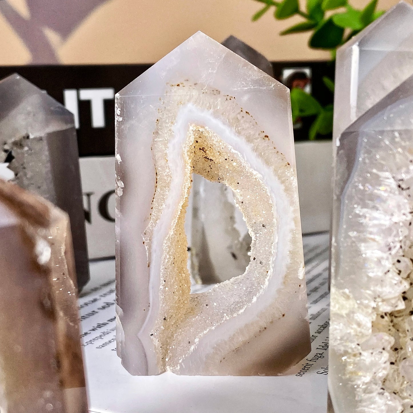 Natural Geode Agate Crystal Point – Healing Gemstone for Home & Office Décor