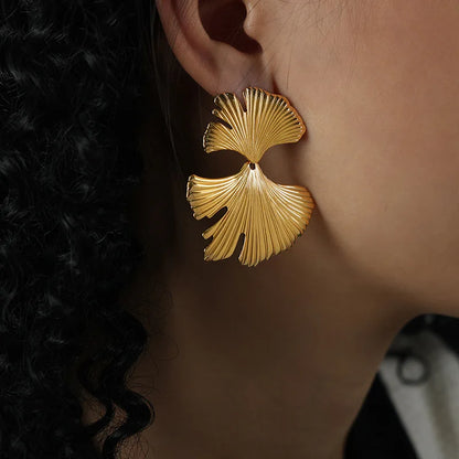 Vintage Gold Flower Stud Earrings – Geometric Statement Jewelry for Women