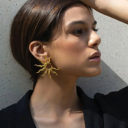 Vintage Gold Flower Stud Earrings – Geometric Statement Jewelry for Women