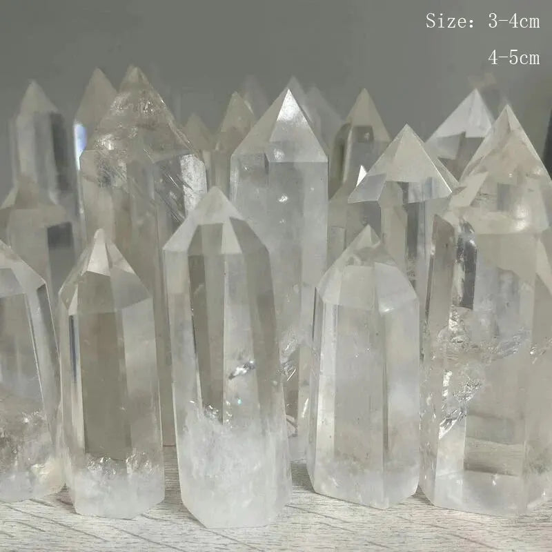 Clear crystal points on a wooden surface with size measurement text.
